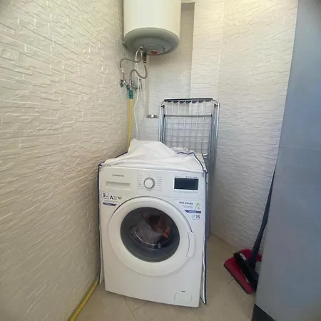 With Large Terrace In Summerland Apartment