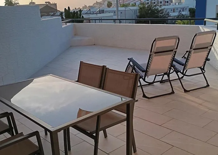 With Large Terrace In Summerland