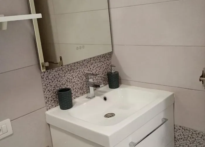 With Large Terrace In Summerland