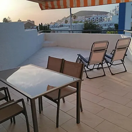 With Large Terrace In Summerland