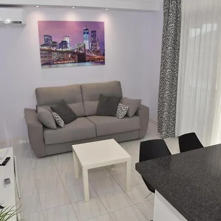 With Large Terrace In Summerland *