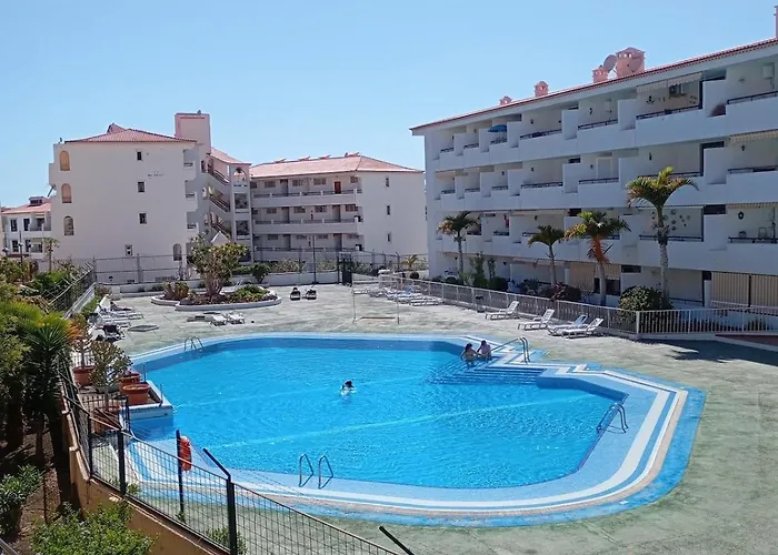 With Large Terrace In Summerland Apartment *